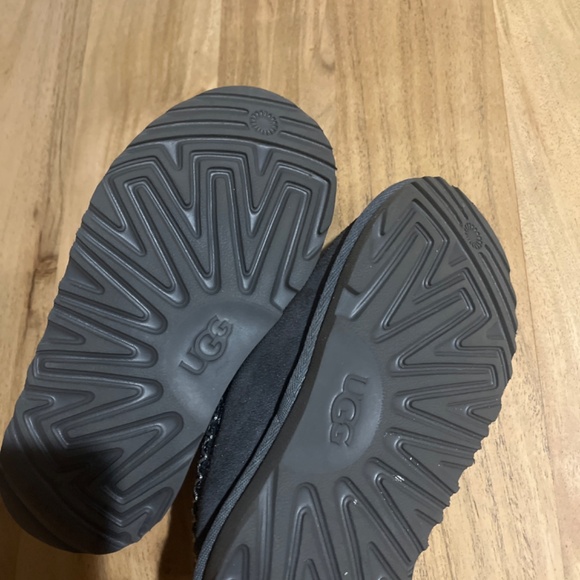 Uggs - Picture 3 of 3